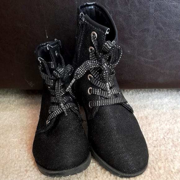 Girls boots - Picture 1 of 1